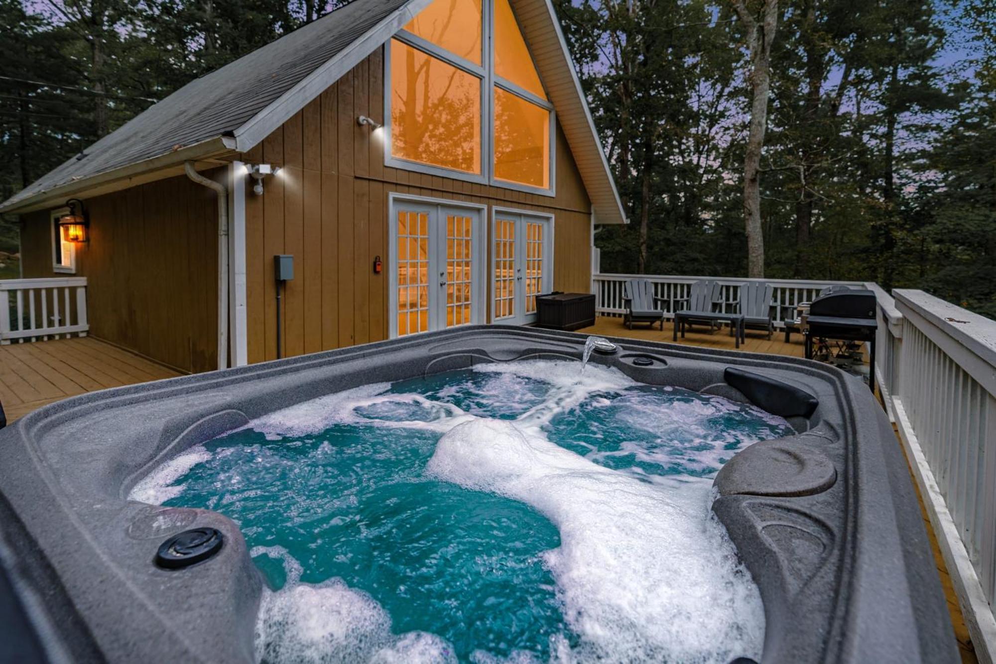 Hot Tub, Fire Pit, Deck, Grill, Wifi, Dog-Friendly Villa Inwood Exterior photo