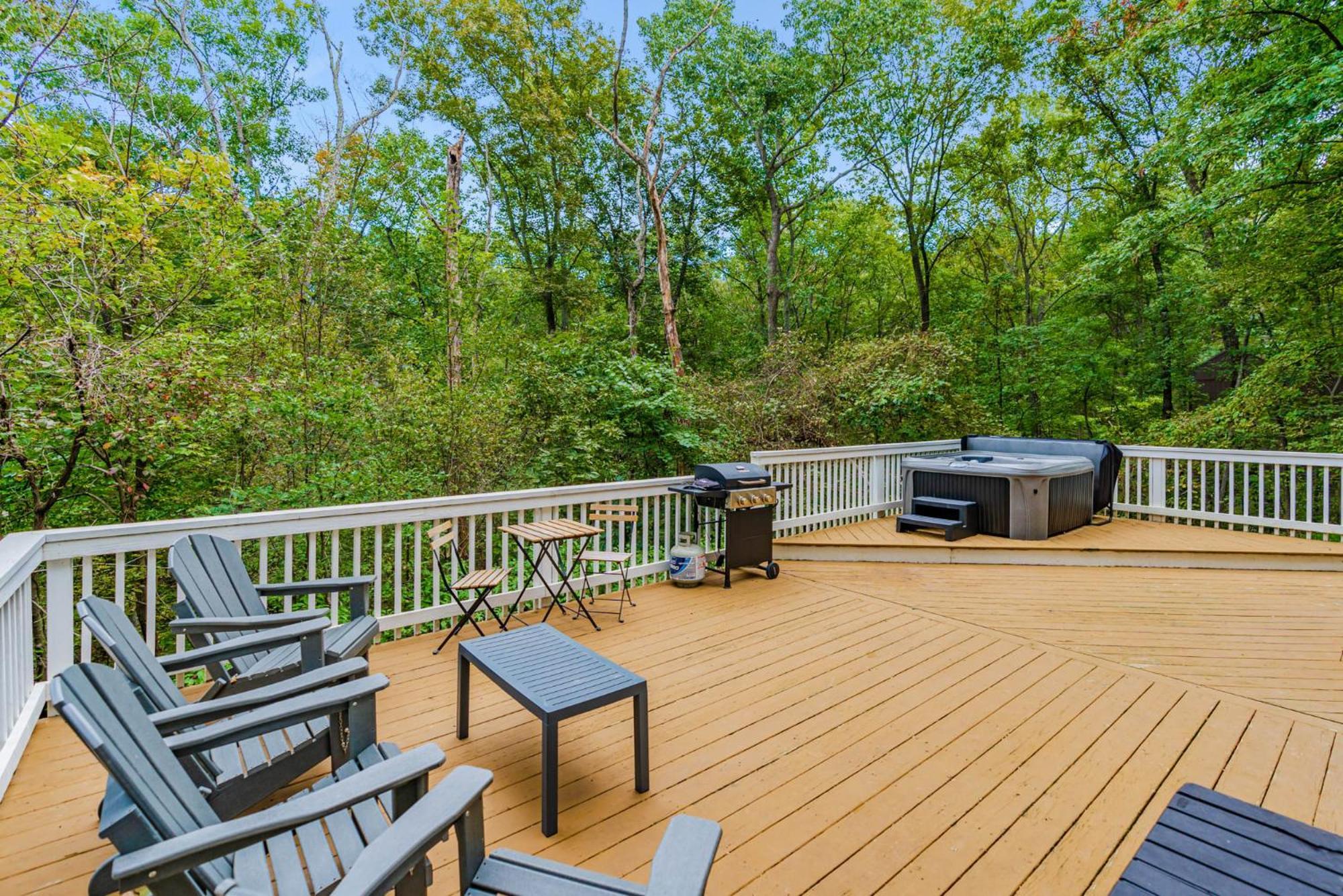 Hot Tub, Fire Pit, Deck, Grill, Wifi, Dog-Friendly Villa Inwood Exterior photo