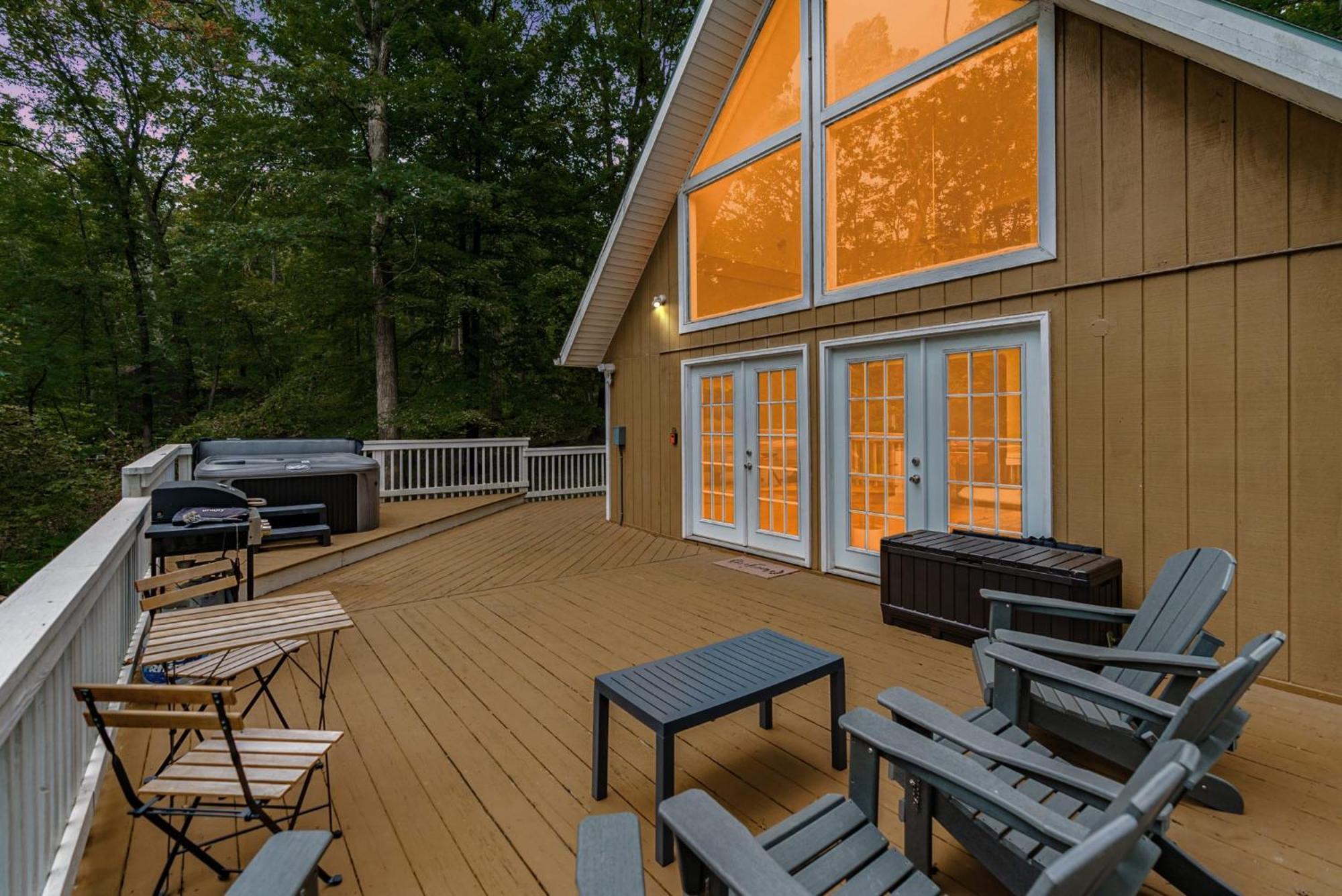 Hot Tub, Fire Pit, Deck, Grill, Wifi, Dog-Friendly Villa Inwood Exterior photo